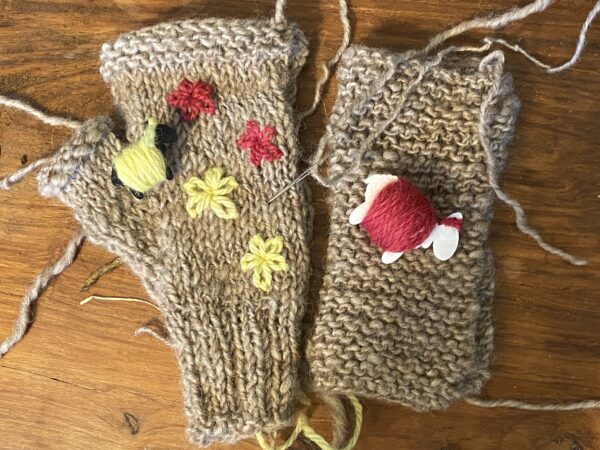 Flora Fingerless Mitten Kit - Image 2