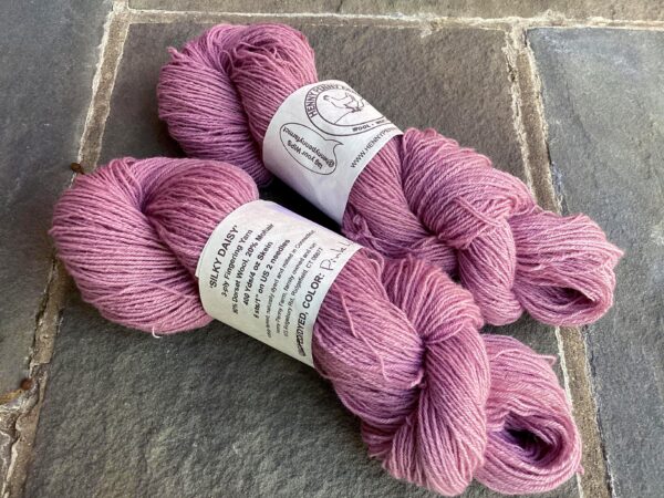 Silky Daisy (fingering yarn) - Image 3